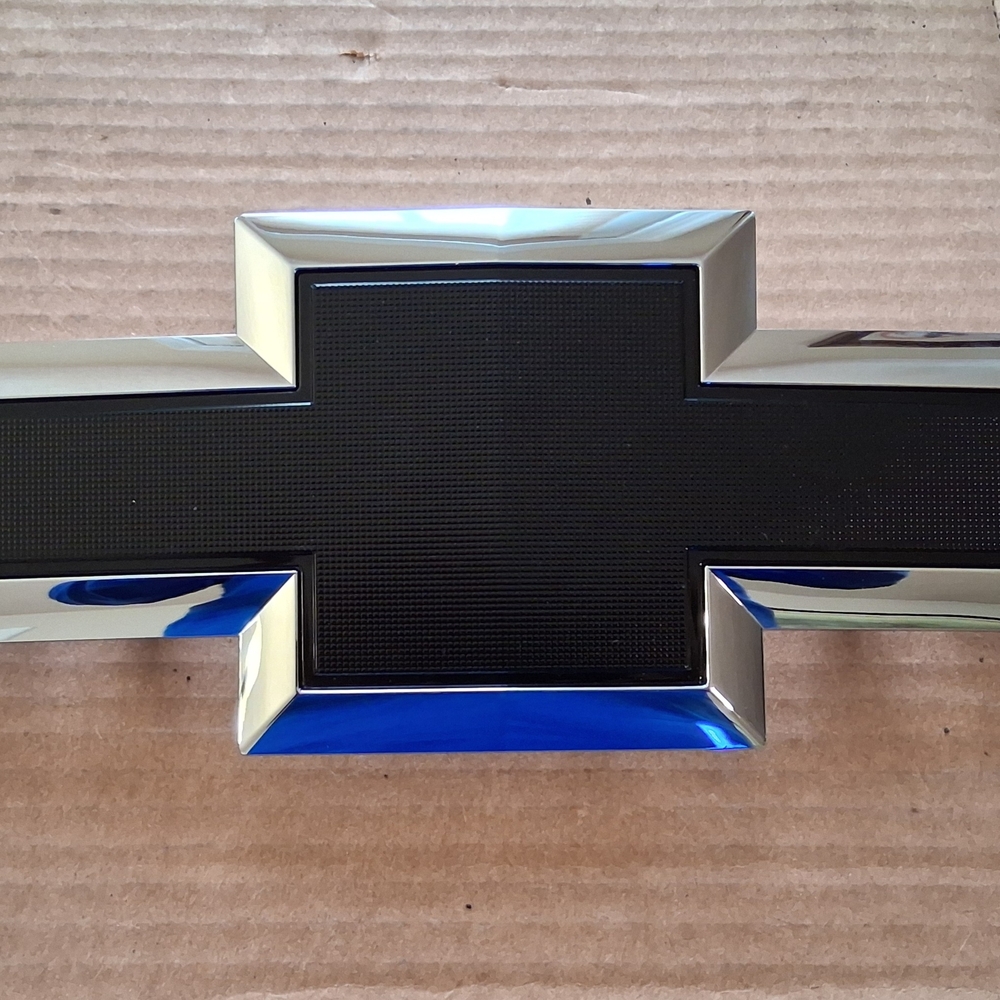 2015-2020 Chevy Colorado Genuine OEM Front Grille Bowtie Emblem